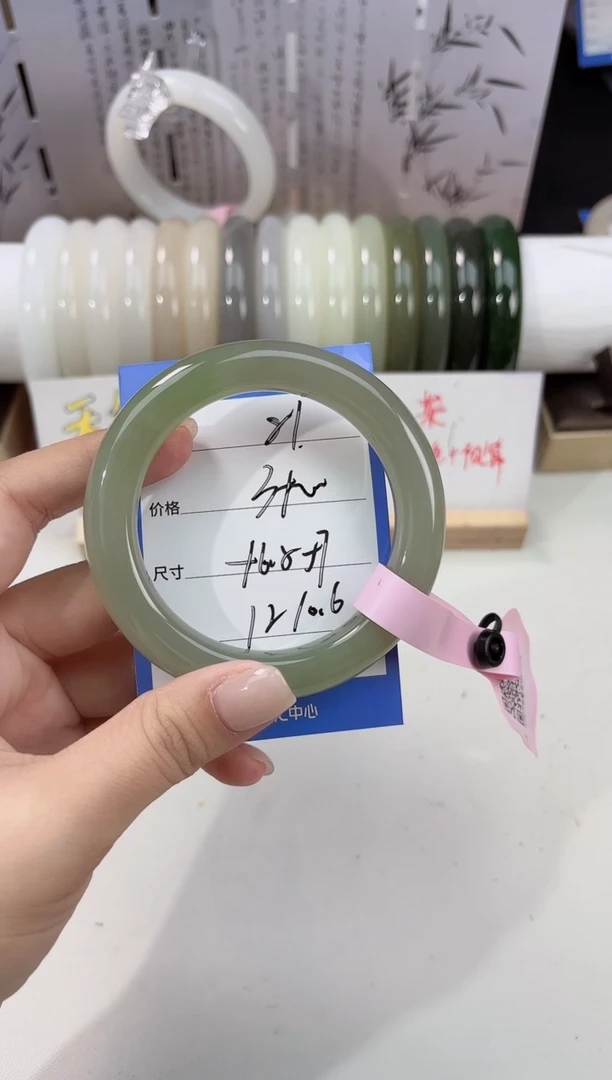 未镶嵌手镯和田玉翠青81