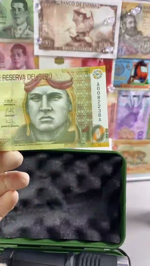 纸币【全新初版首签AA冠无47】秘鲁10索尔2009年