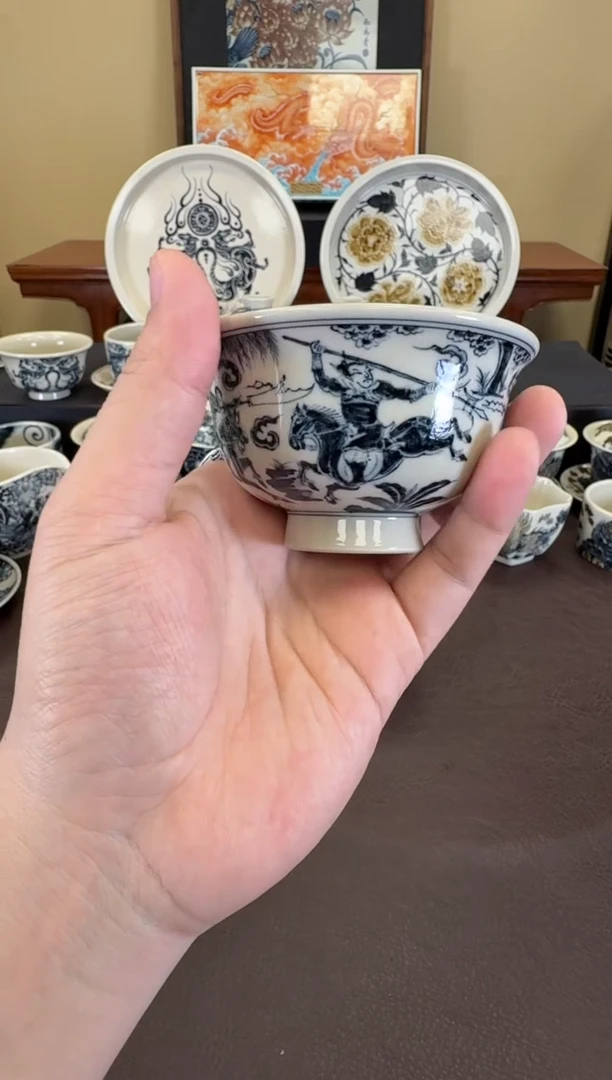 二号釉三英战吕布压手杯