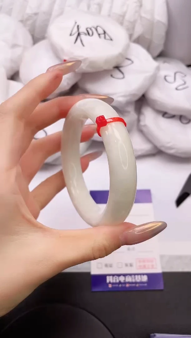 【闪购商品】和田玉手镯未镶嵌8K266-60