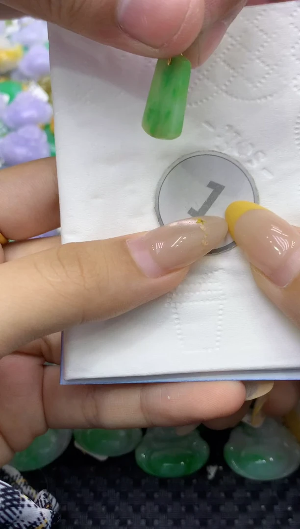 颈饰未镶嵌翡翠天然缅甸翡翠A货