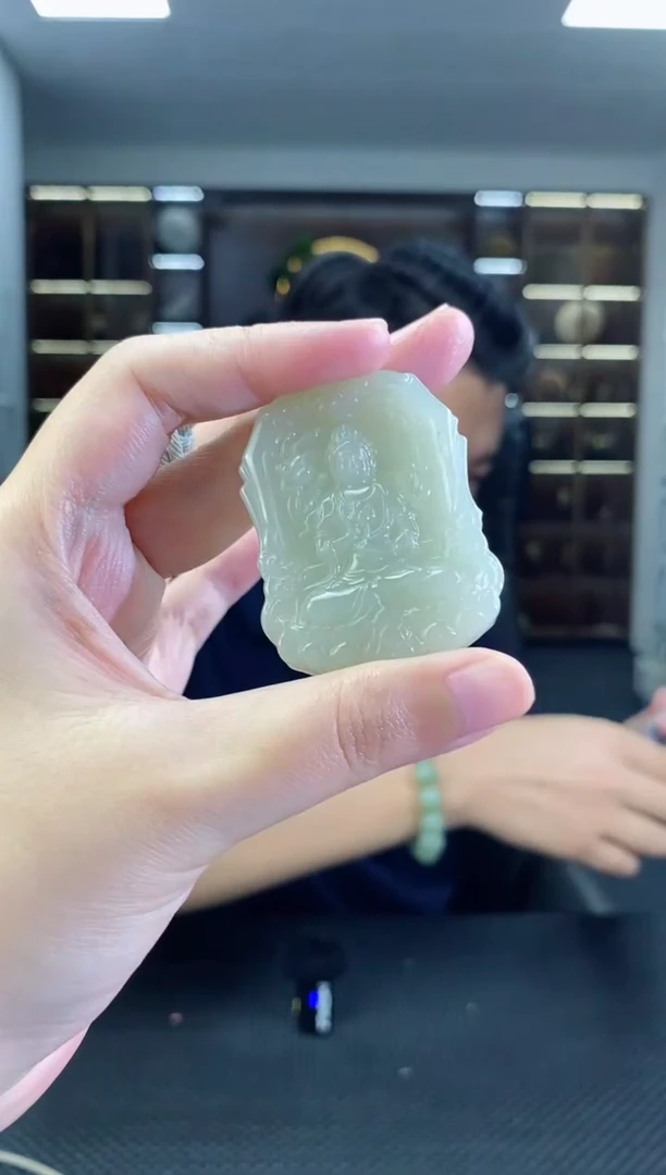 颈饰未镶嵌和田玉正装观音吊坠