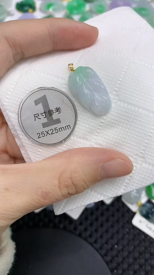 颈饰18K金镶嵌翡翠a货百元以下同包裹多件发出的只收取一单运费