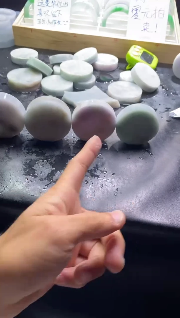 【闪购商品】翡翠挂件未镶嵌镯心