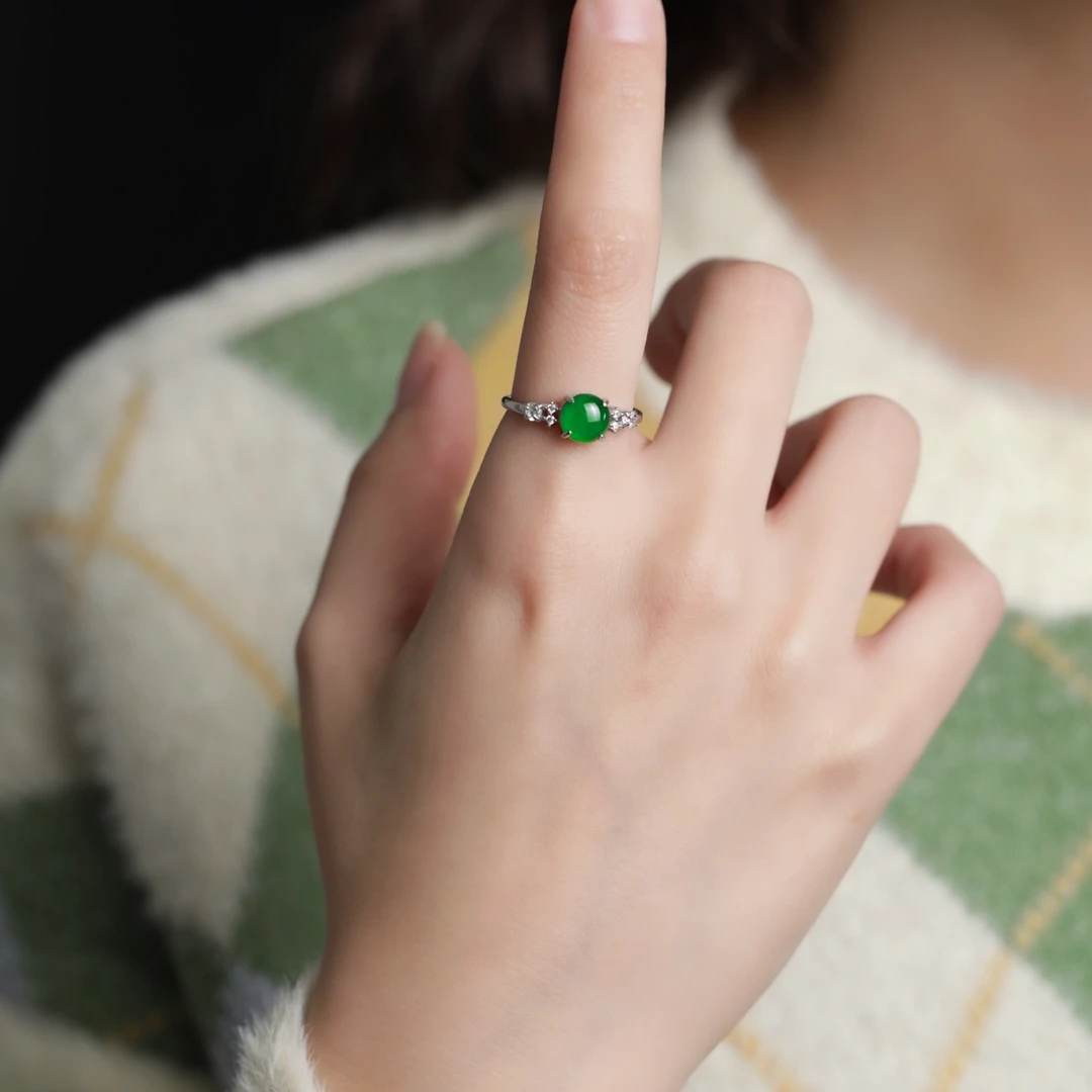 天然A货翡翠高冰种正阳绿S925银镶嵌蛋面戒指