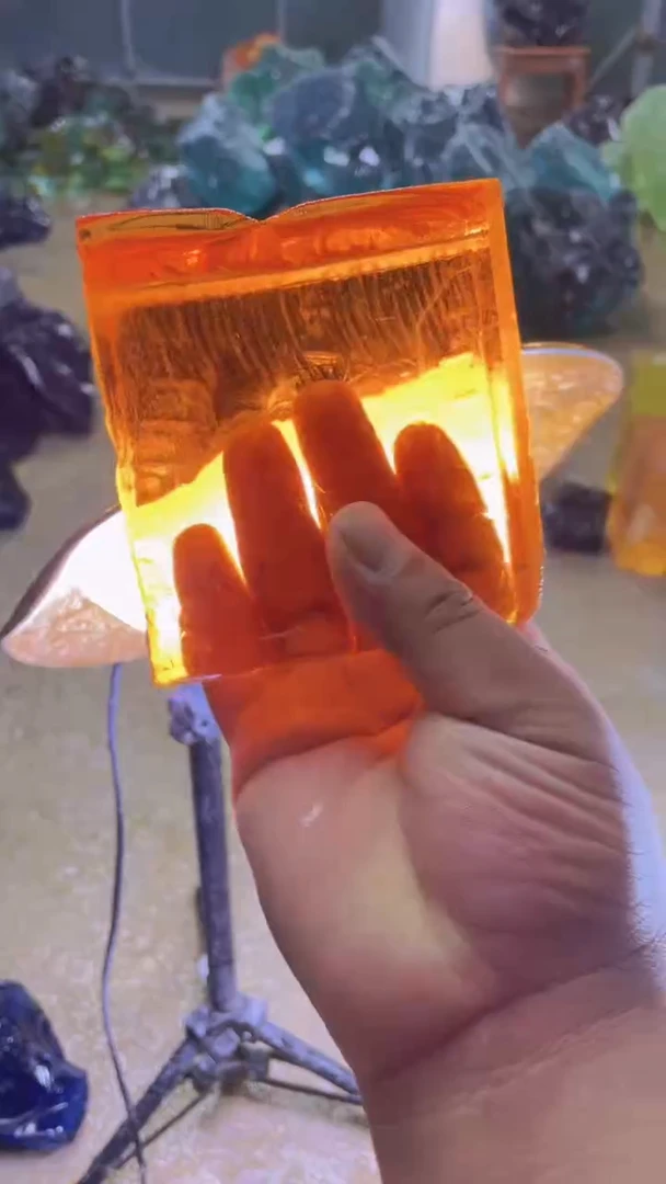 新疆五彩石石头。