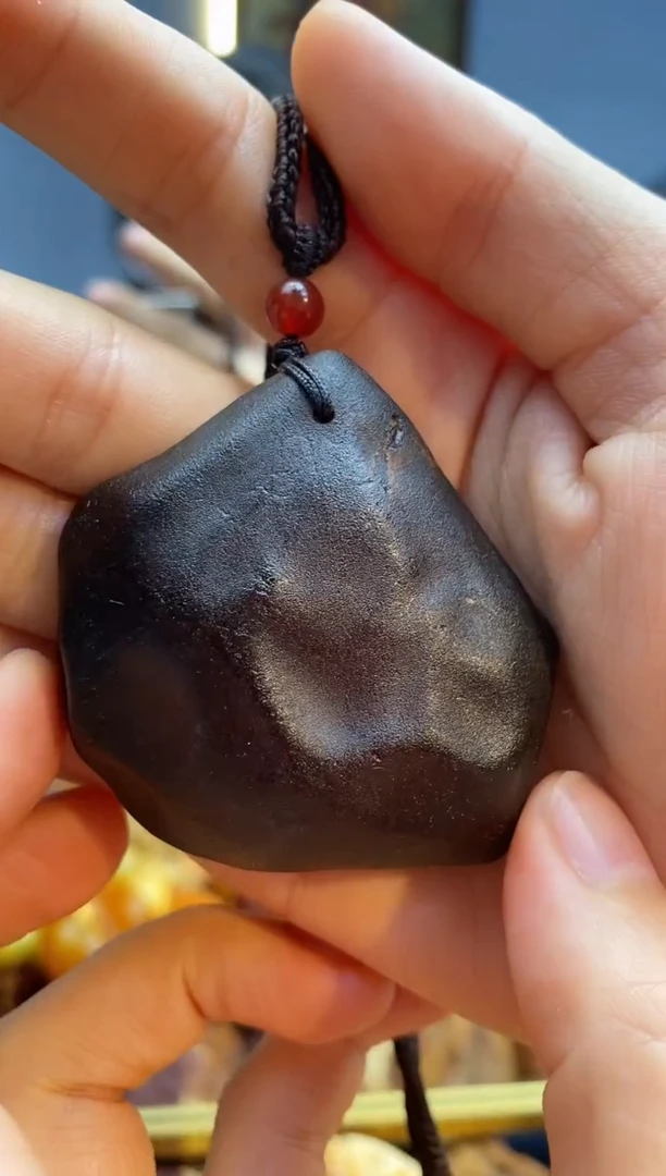 未镶嵌颈饰琥珀吊坠