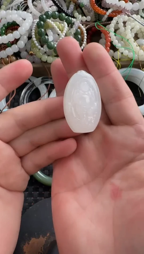 颈饰未镶嵌和田玉白冰逍遥佛