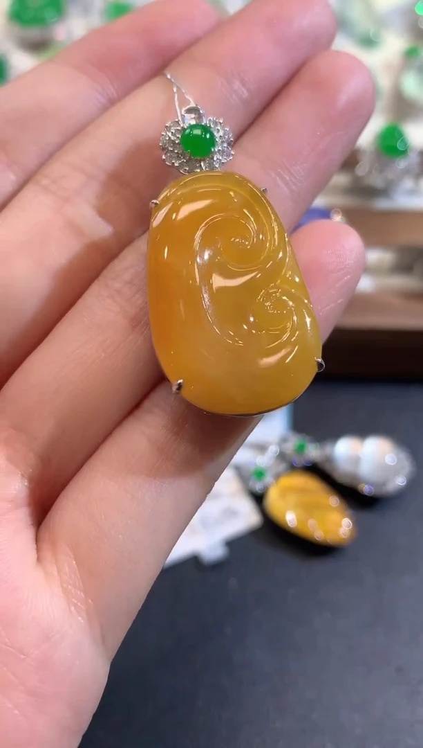吊坠(不含链)18K金镶嵌翡翠A223