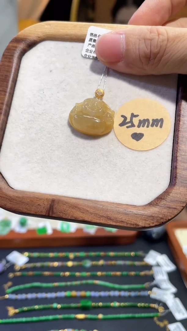 颈饰18K金镶嵌翡翠18K金镶嵌