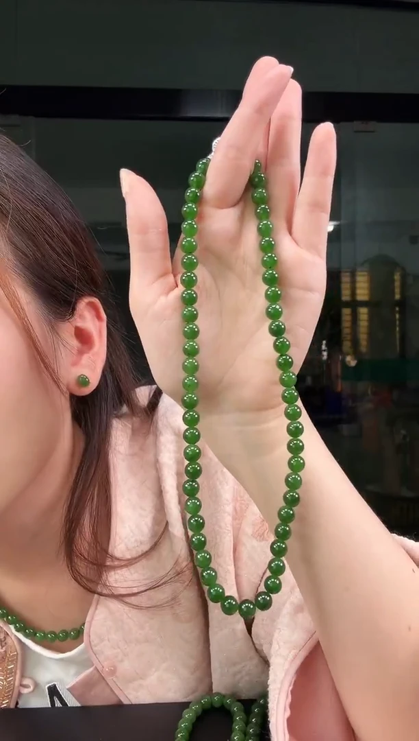 项链未镶嵌和田玉（碧玉）碧玉8mm菠菜绿项链