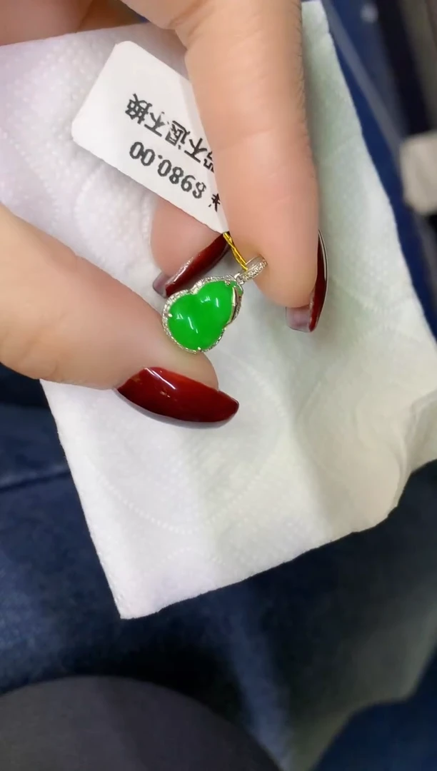 颈饰18K金镶嵌翡翠缅甸天然翡翠A货