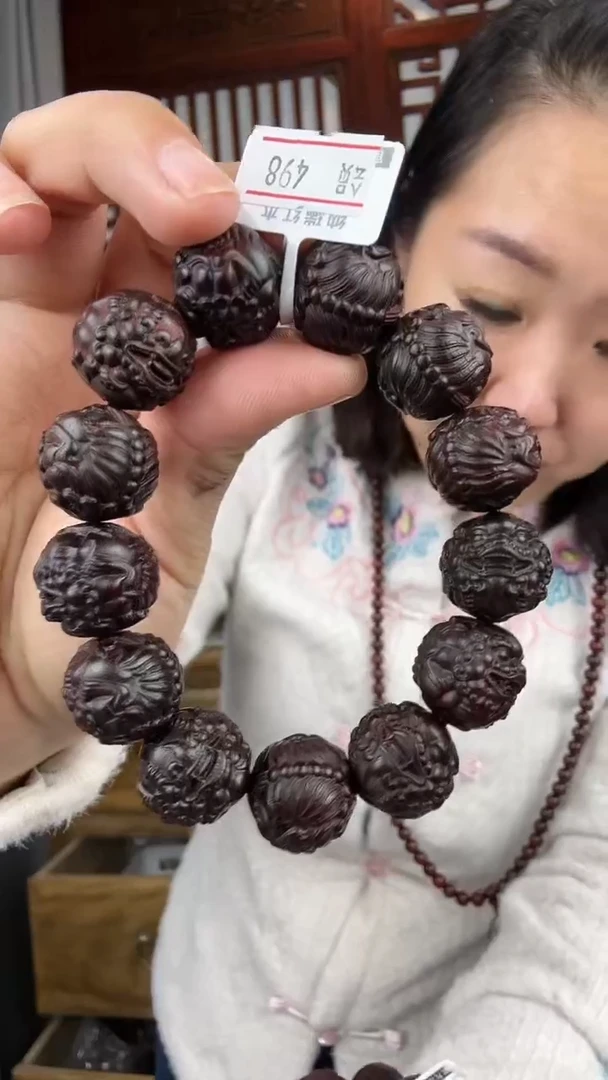 檀香紫檀（小叶紫檀）小叶紫檀卡1.8雕刻貔貅手串