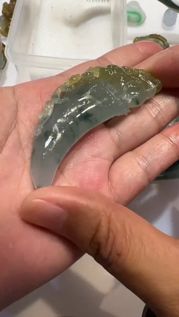 定制翡翠未镶嵌牙
