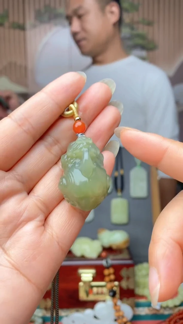 颈饰未镶嵌和田玉拍一发一