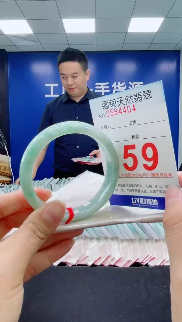 未镶嵌手镯翡翠天然翡翠手镯