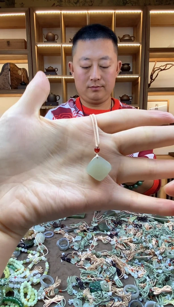 颈饰未镶嵌和田玉和田玉吊坠