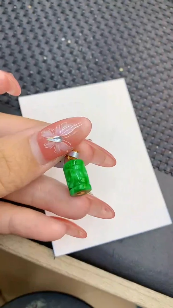 颈饰18K金镶嵌翡翠1