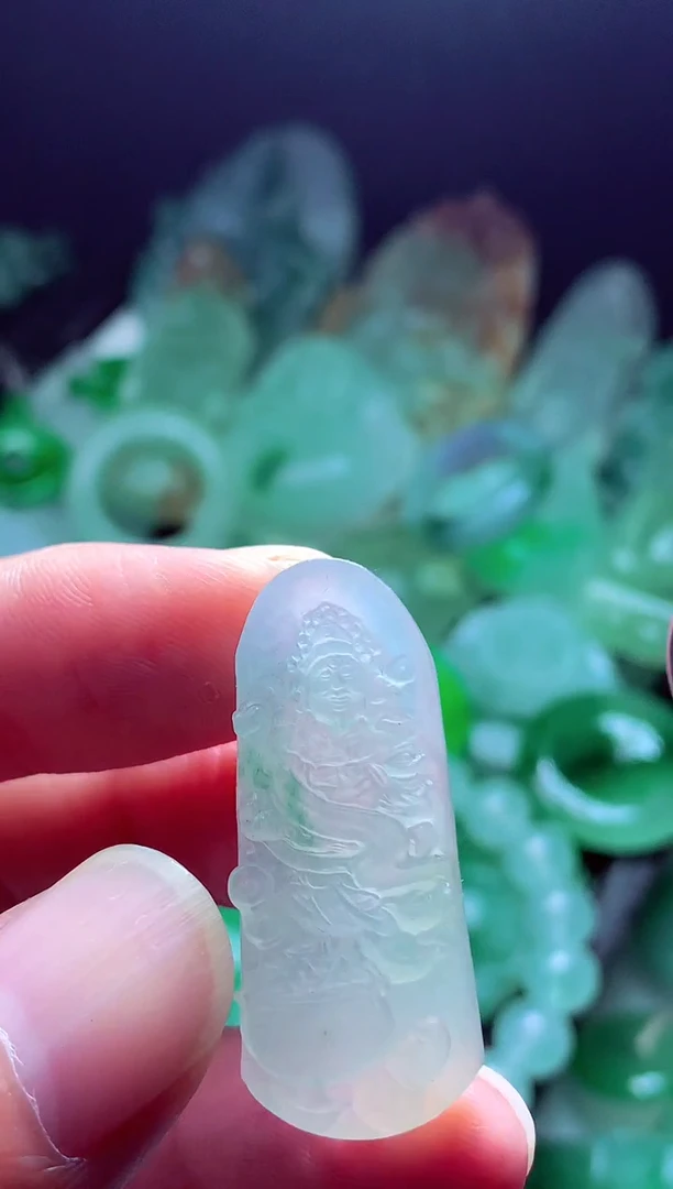 未镶嵌定制翡翠玖***?翡翠毛货定制