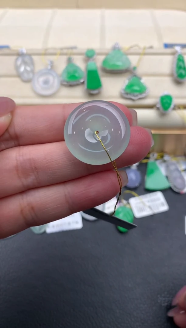 翡翠未镶嵌颈饰A223