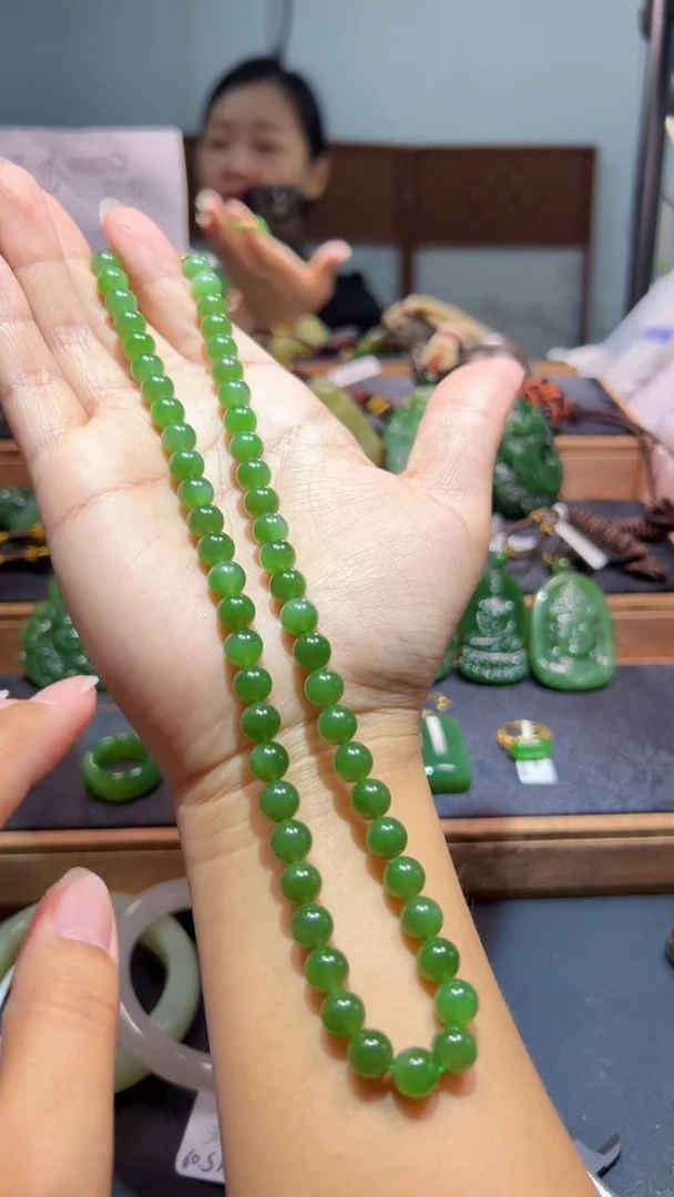 颈饰未镶嵌和田玉（碧玉）1
