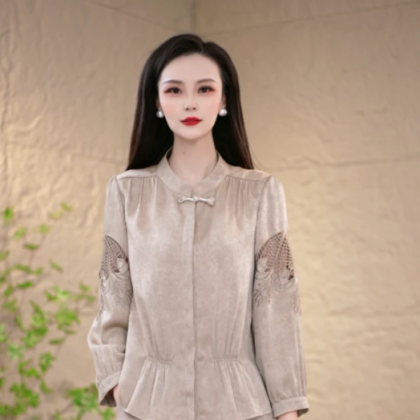 2025秋季新款气质优雅时尚大方设计感轻奢高贵收腰显瘦两件套套装