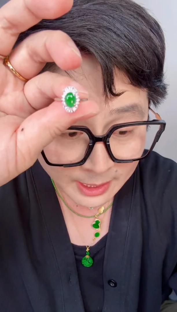 【闪购商品】翡翠颈饰未镶嵌一件