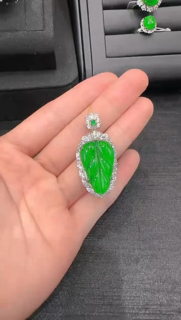 【闪购商品】翡翠吊坠(不含链)银S925镶嵌天然翡翠A货多样性发一件