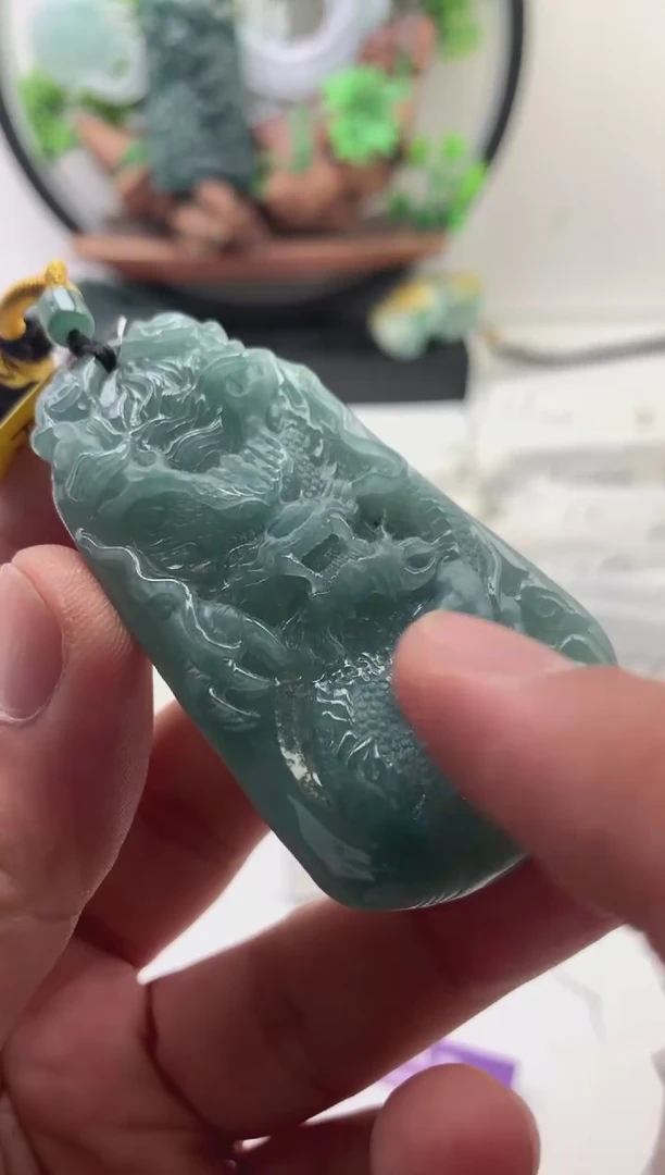 颈饰未镶嵌翡翠龙牌