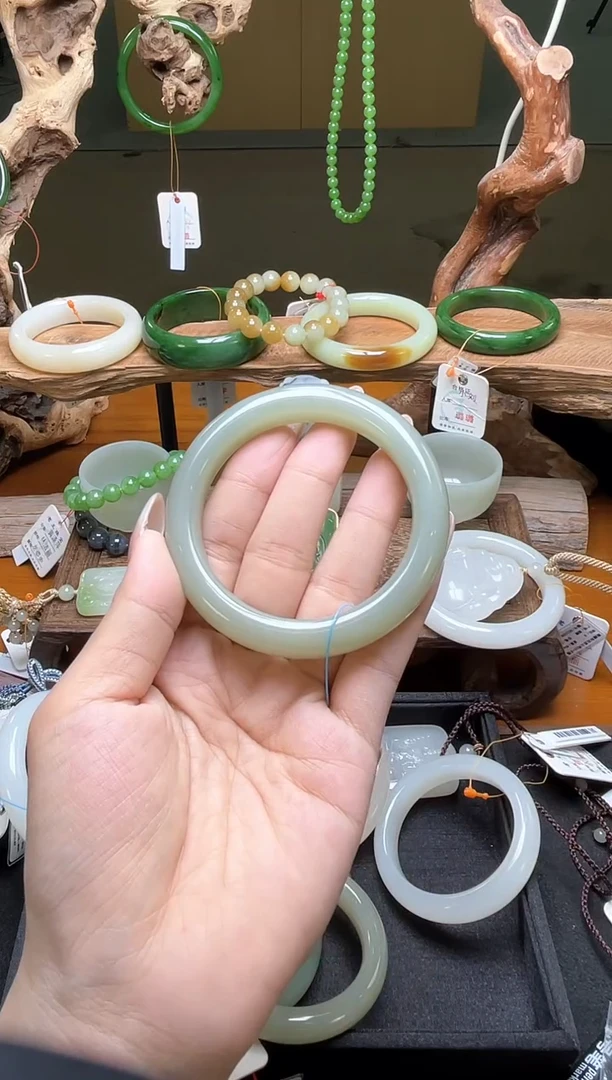 未镶嵌手镯和田玉且末青白 57圈 9012190