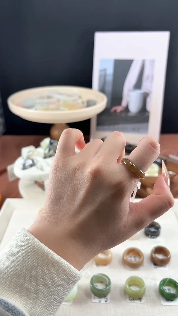 未镶嵌戒指和田玉（糖玉）16圈 糖色