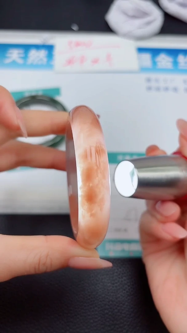 【闪购商品】石英质玉手镯未镶嵌100