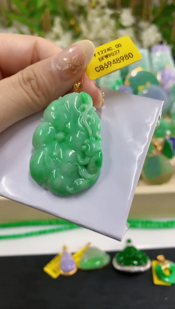 吊坠(不含链)18K金镶嵌翡翠挂件