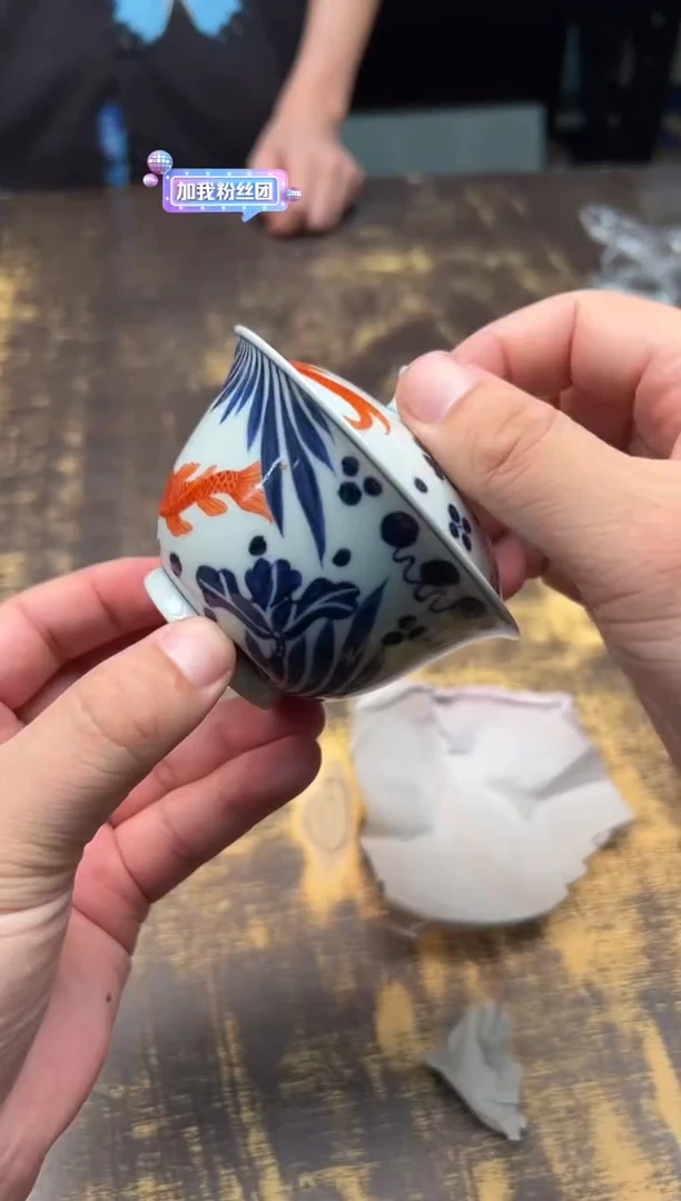 戏墨柴窑 矾红鱼藻盖碗