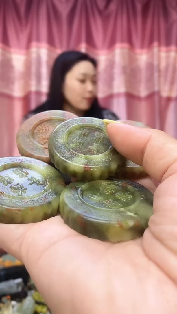 未镶嵌岫玉吊坠多样性发其中之一