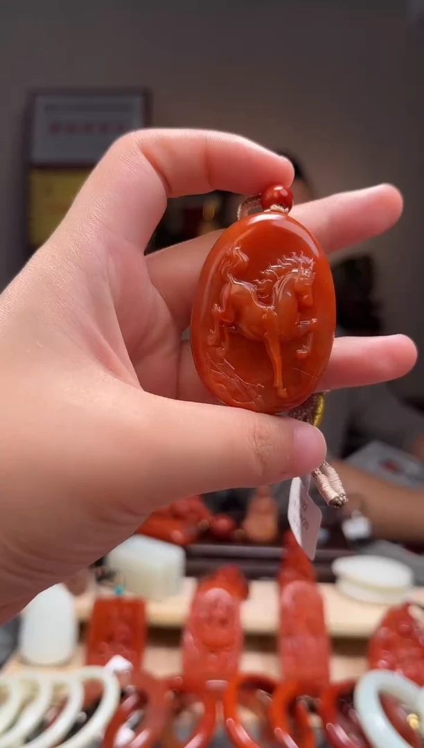 颈饰未镶嵌南红玛瑙吊坠