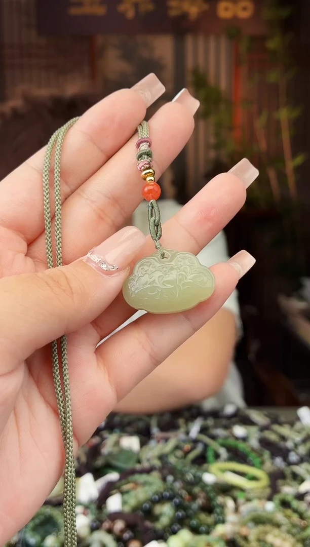 和田玉未镶嵌颈饰拍一发一