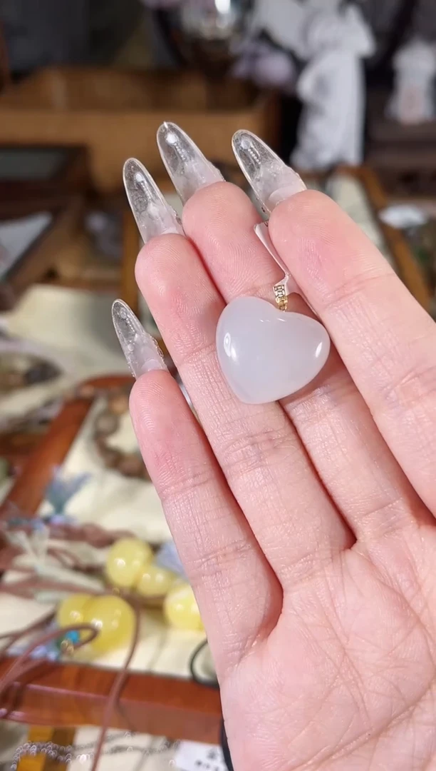 吊坠(不含链)18K金镶嵌和田玉多样性发货其一孤品默认微瑕