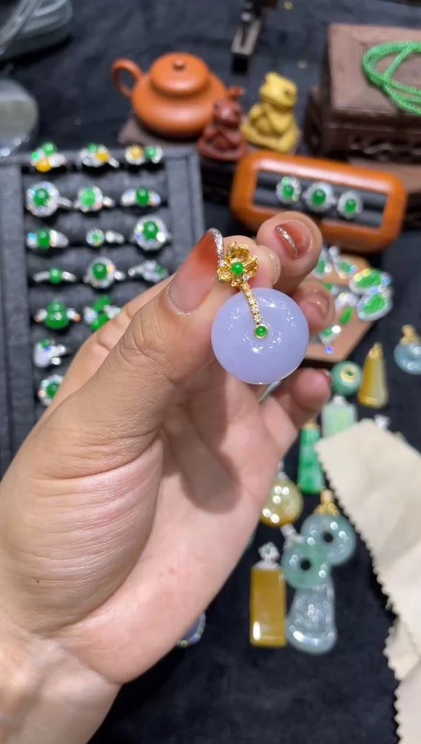 【闪购商品】翡翠吊坠(不含链)18K金镶嵌面包圈48小时鉴赏期