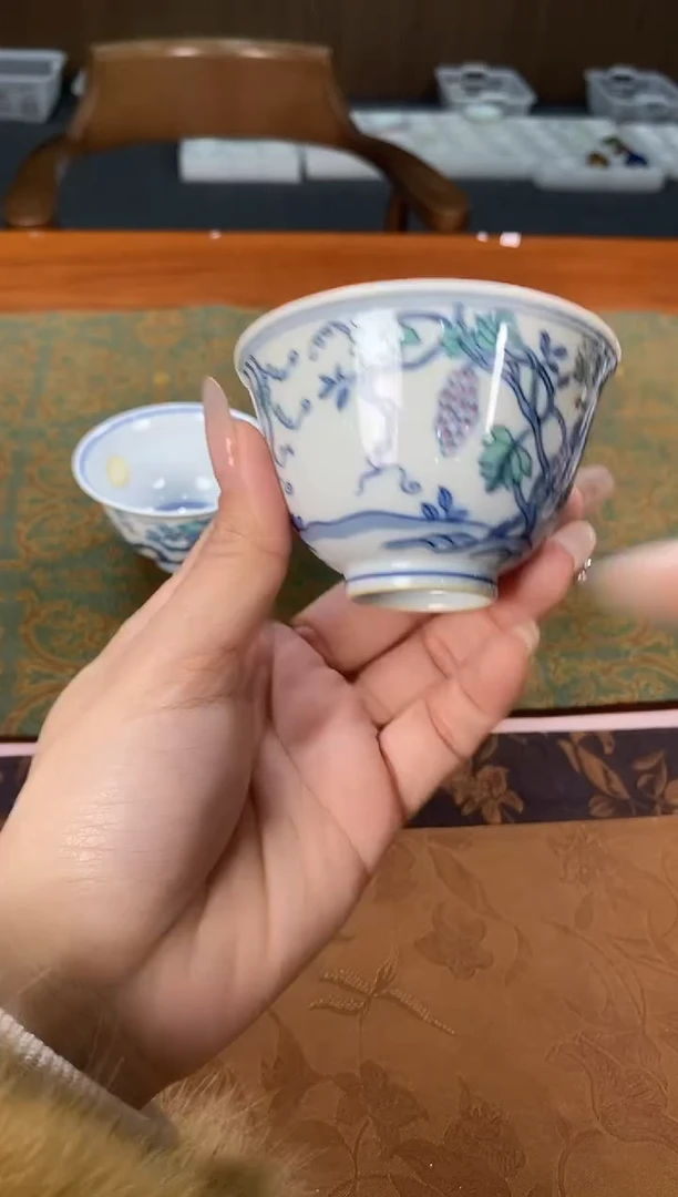【闪购商品】斗彩女将军涂杏花葡萄杯
