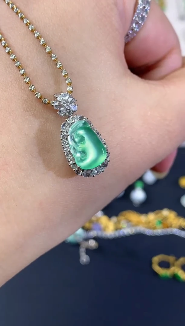 翡翠18K金镶嵌吊坠(不含链)Z422|23800