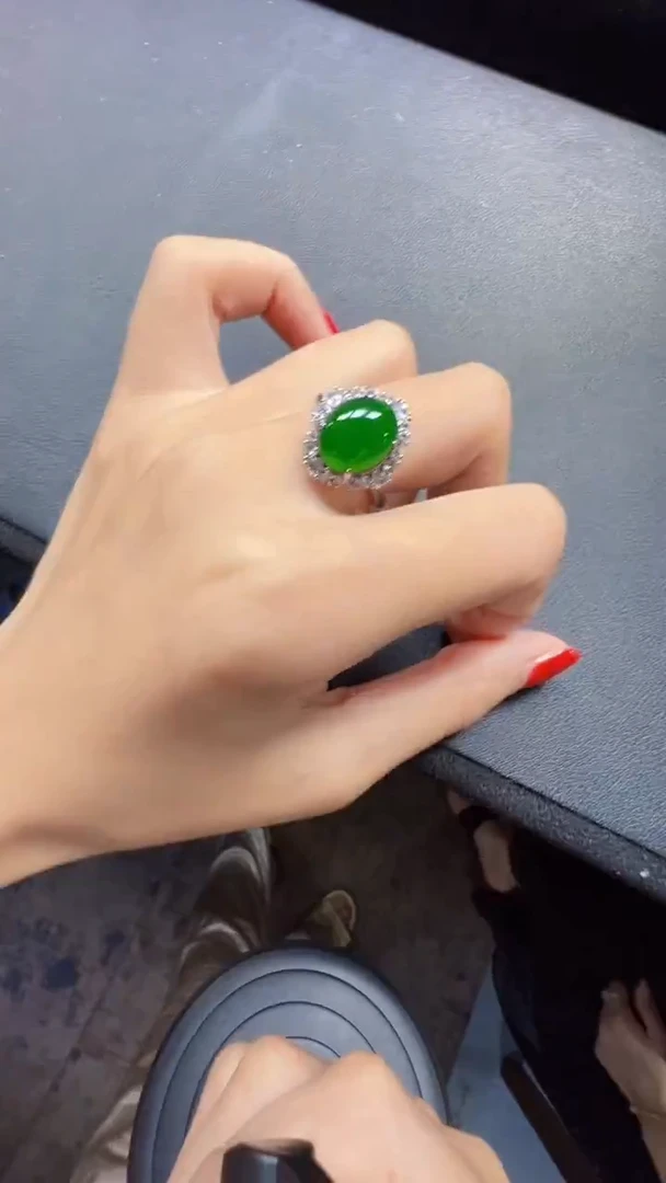 未镶嵌定制翡翠翡翠A货有轻微色差属于正常现象，戒指多样性发货1