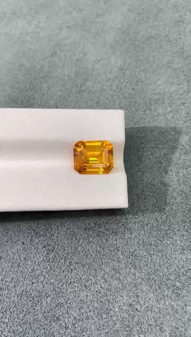 裸石彩色蓝宝石金丝雀 6.75CT