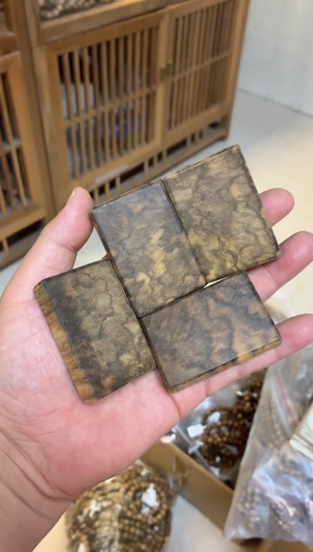 沉香吊坠 达拉干吊坠牌子多样性发其一