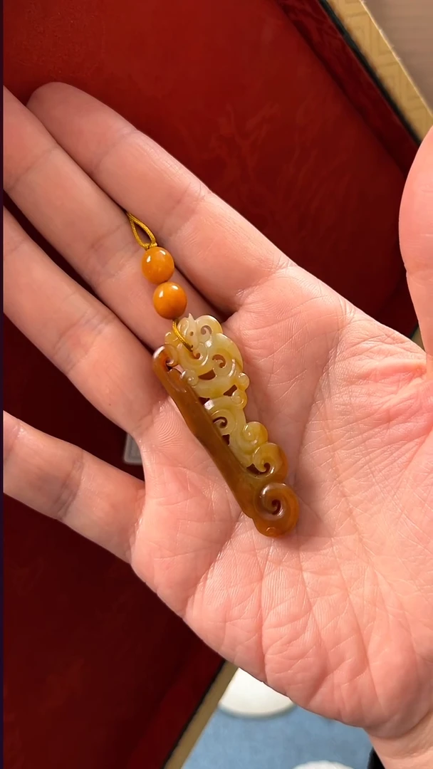 未镶嵌和田玉挂件黄沁仿古龙玉佩（贼帅）