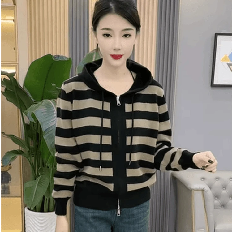 时尚百搭轻奢高档2025秋季网红新款针织条纹开衫简约休闲通勤上衣