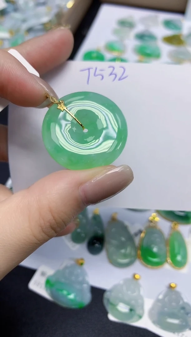 颈饰18K金镶嵌翡翠天然缅甸翡翠A货翡翠百元以上9元证书费自理