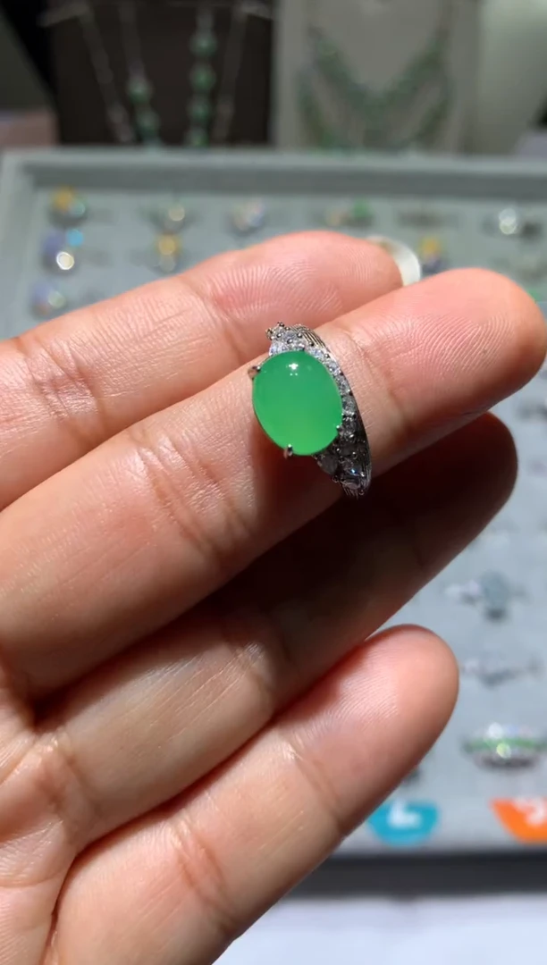 未镶嵌翡翠耳饰戒指