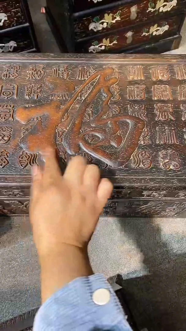 木木雕款福大箱子一个