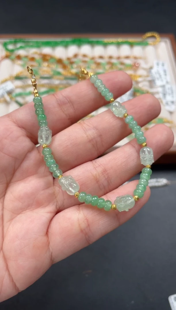 套链18K金镶嵌翡翠一条  P603